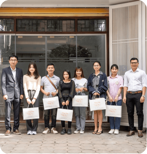 div.dtlms-instructor-avatar-container-min