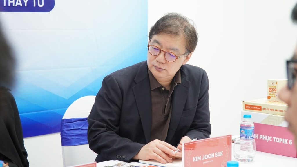 Ông Park Hee Chan – Viện trưởng Viện sau đại học trường Đại học Catholic tại buổi lễ ký kết