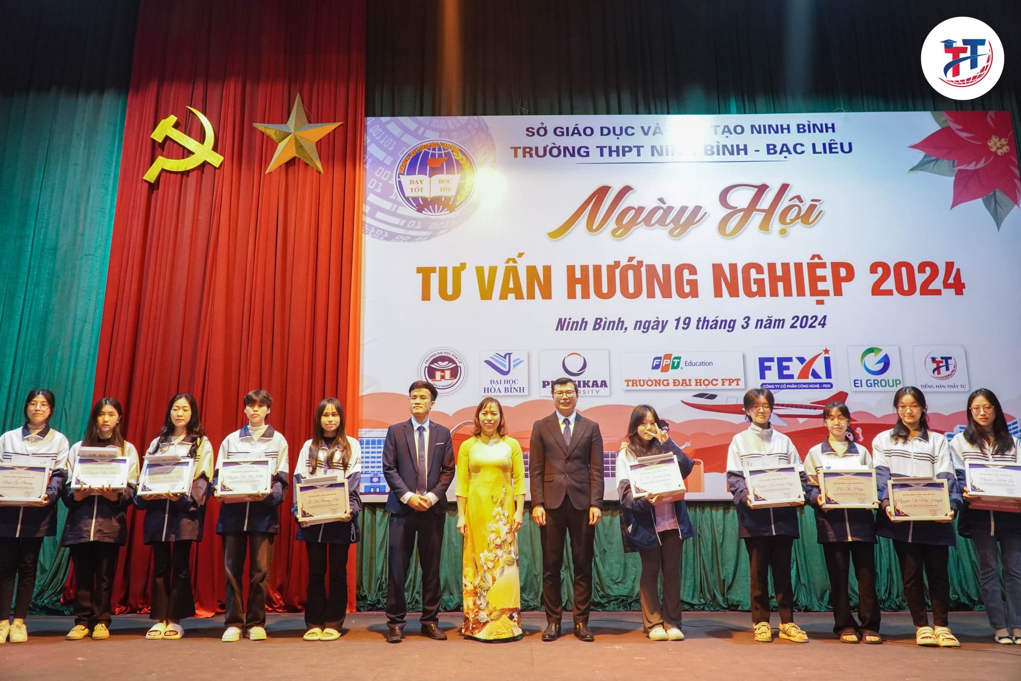 Trao 10 suất học bổng chắp cánh ước mơ tại THPT Ninh Bình Bạc Liêu